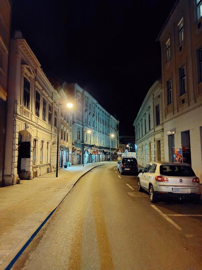 Square 16 Apartman - Absolutely Central Location With Self Check In Szombathely Exterior foto