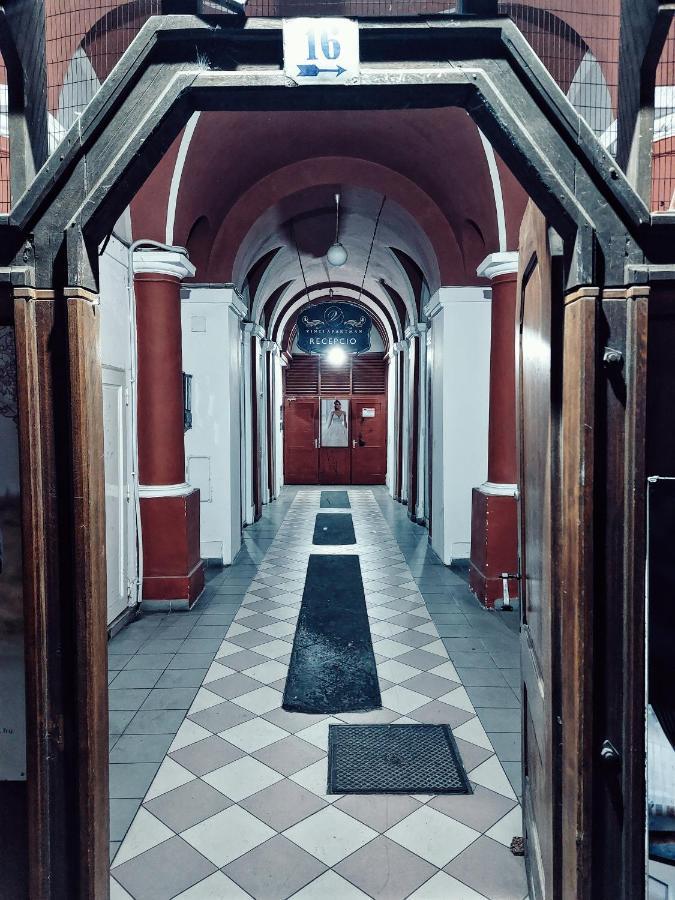 Square 16 Apartman - Absolutely Central Location With Self Check In Szombathely Exterior foto