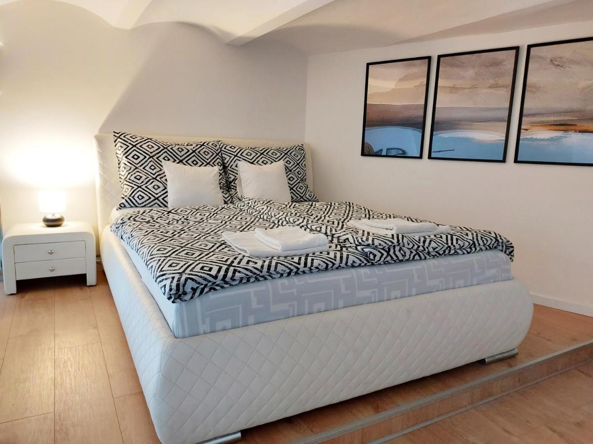 Square 16 Apartman - Absolutely Central Location With Self Check In Szombathely Exterior foto