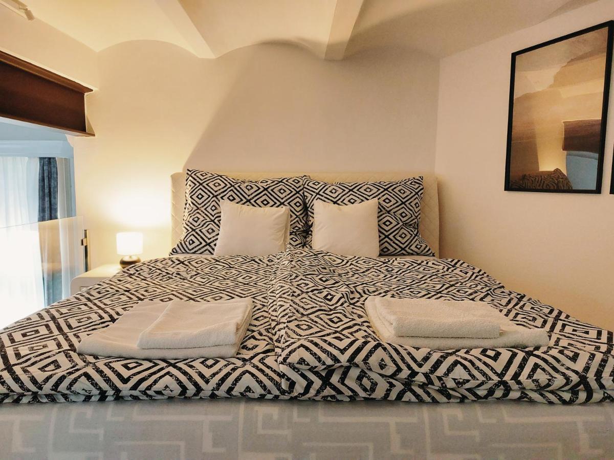Square 16 Apartman - Absolutely Central Location With Self Check In Szombathely Exterior foto